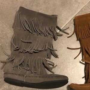 Minnetonka Grey 3 Tier Fringe boots